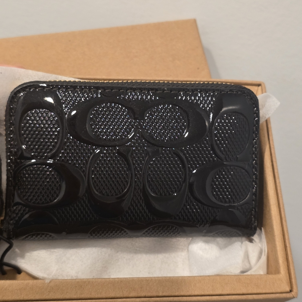 Coach Boxed Essential Signature Zip Around Card Wallet Nwt